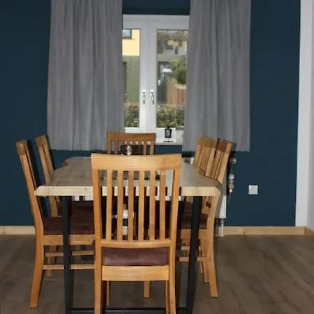 Eifelhaeusje Schaefer 公寓 *