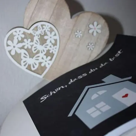 Eifelhaeusje Schaefer 公寓 *