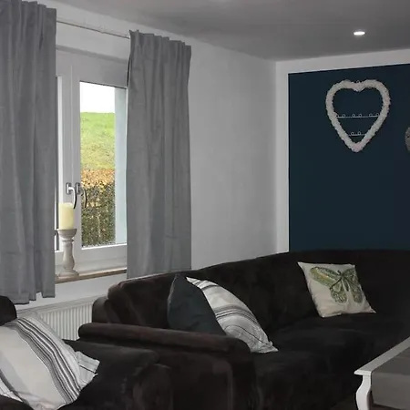 Eifelhaeusje Schaefer 公寓